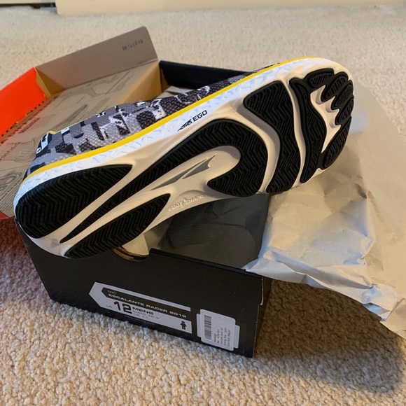 Running Shoes - Picture 2 of 3